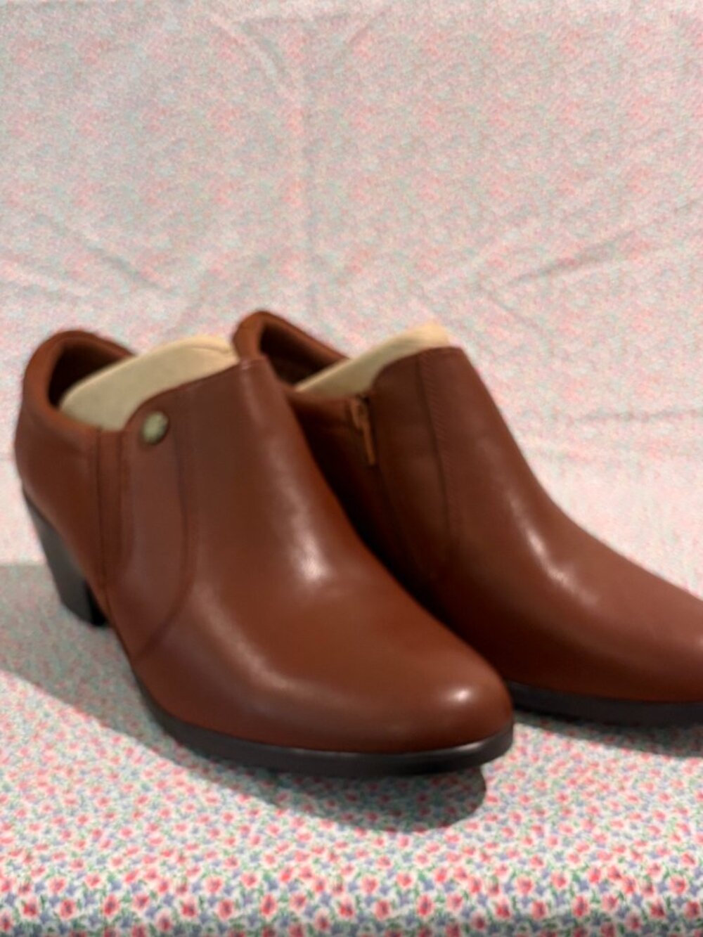 Clarks Emily 2 Reyna Tan Leather Bootie with zipper, New in Box Size 12